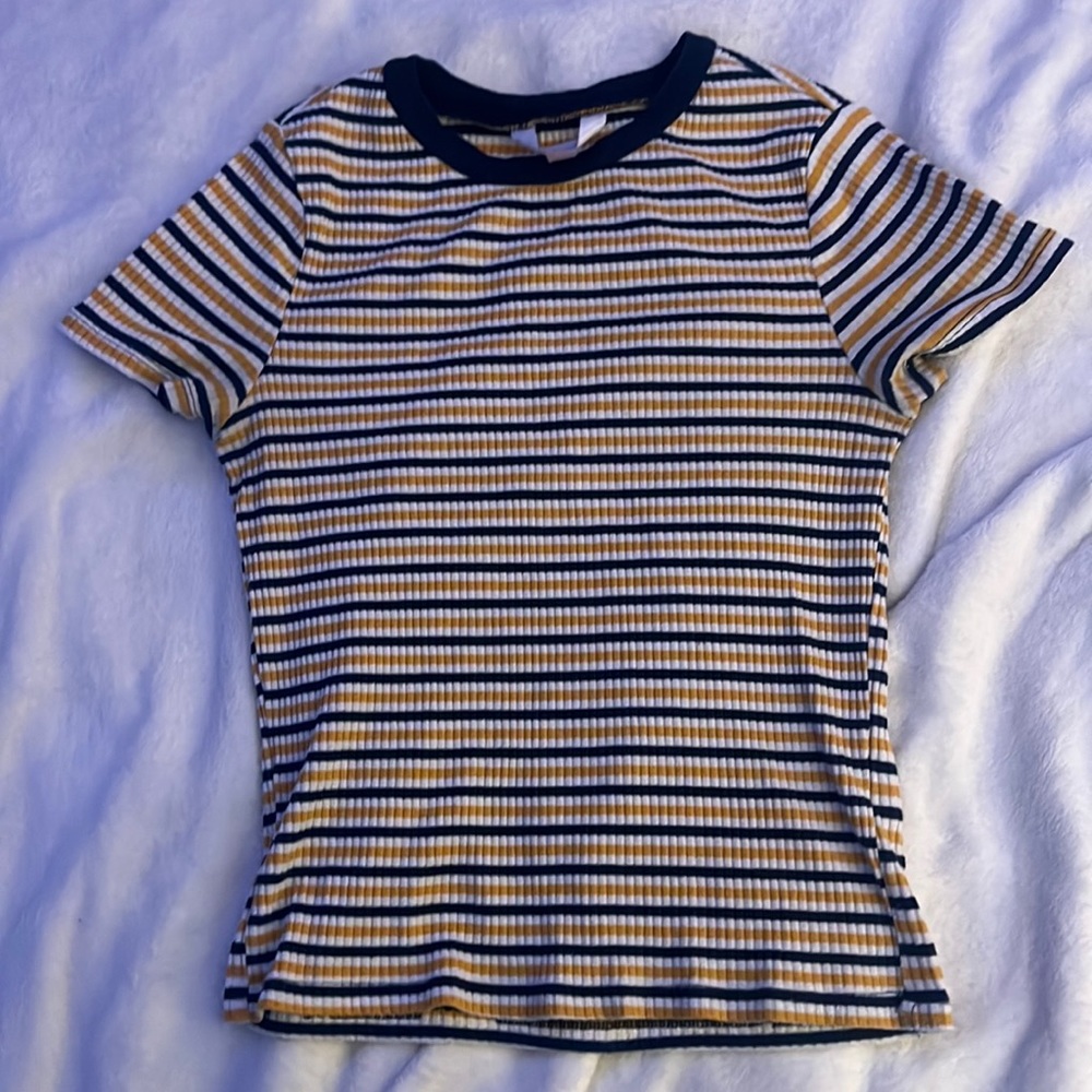 No boundaries striped tee